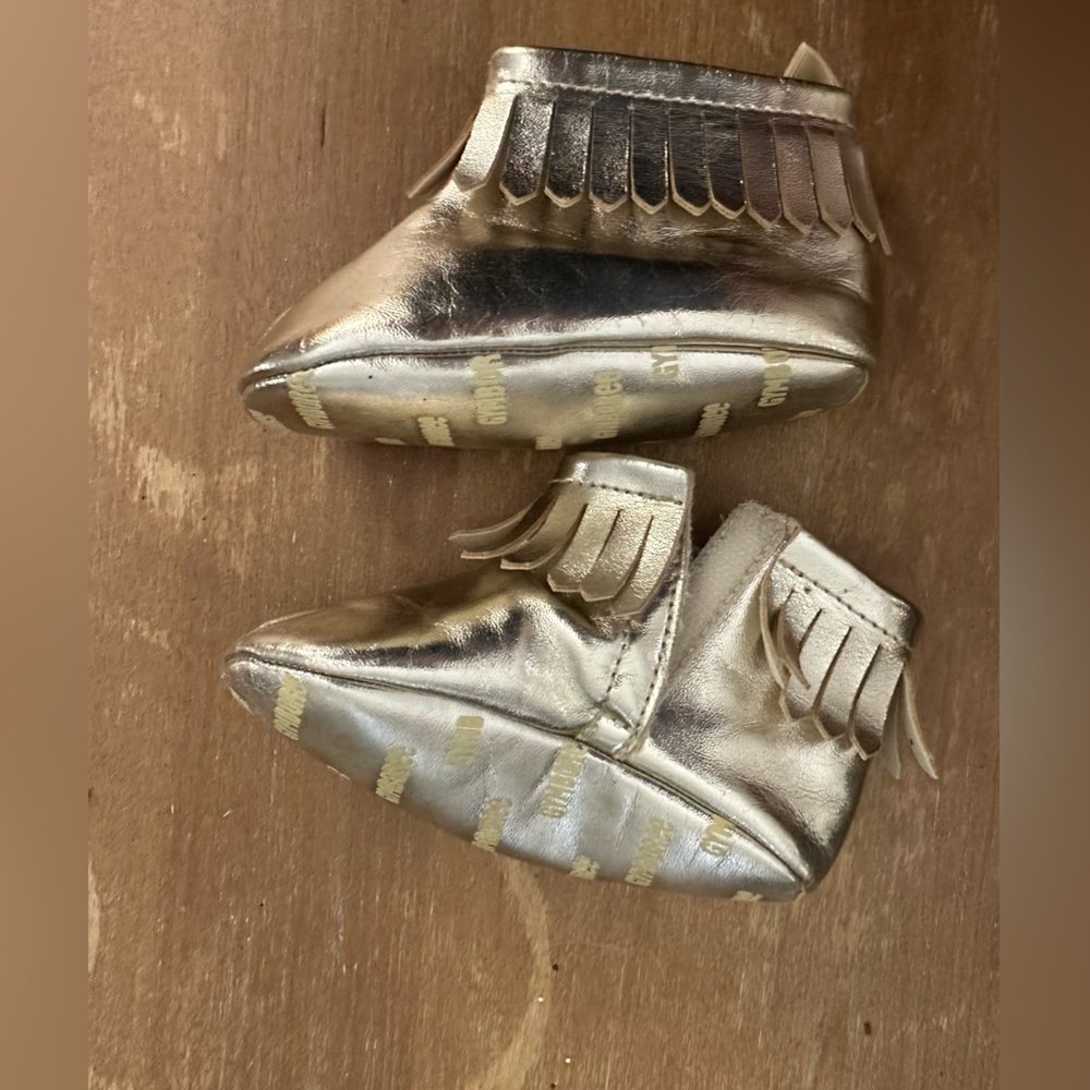 Gold leather Size 4 Moccasins